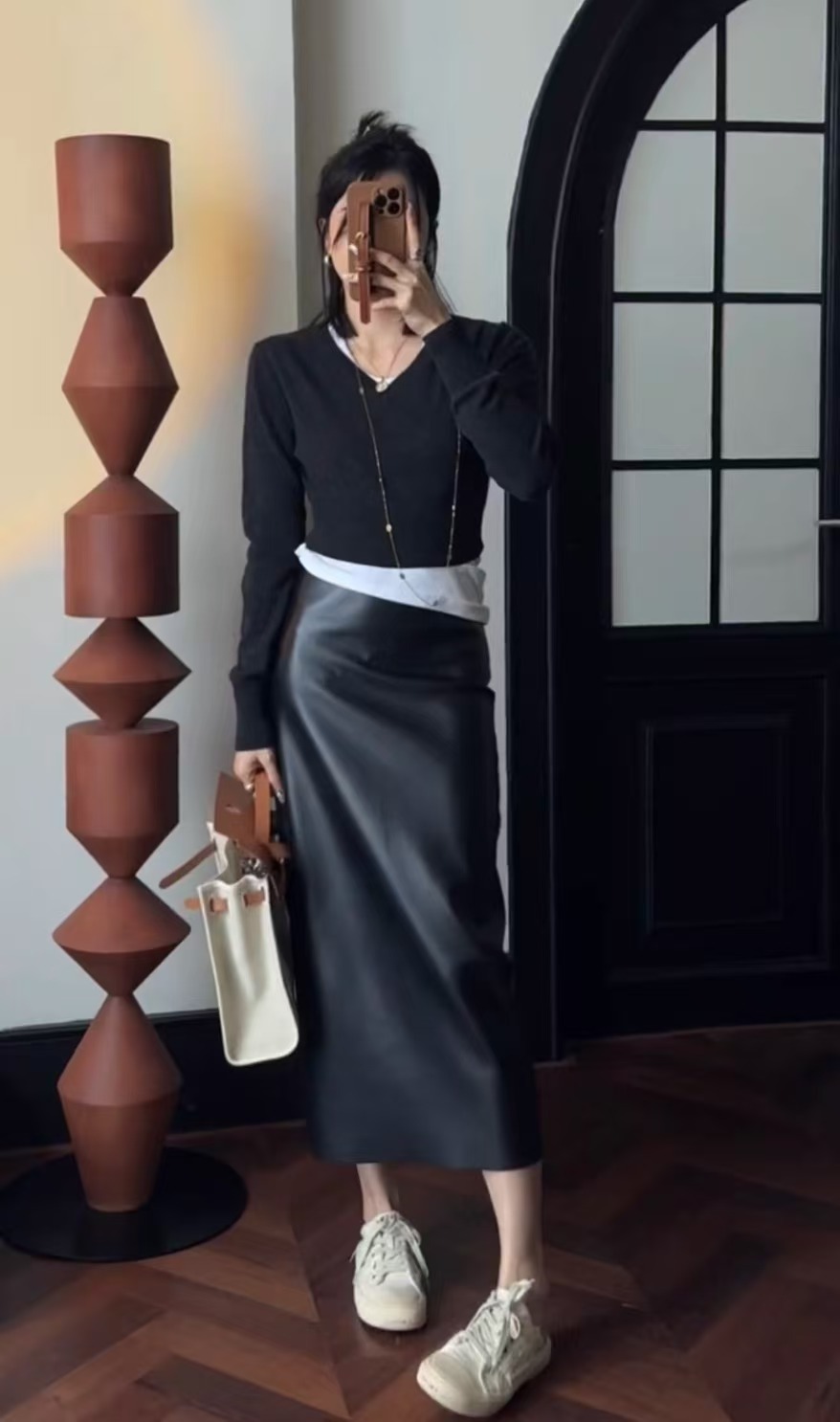 ChicShe European Style High Waist Women, Autumn And Winter New Back Slit Mid-Length Straight One-Step Leather Skirt For Women_voghion.com