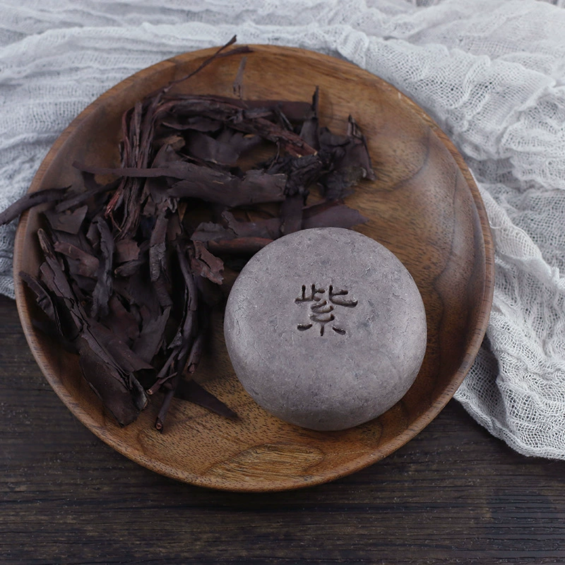 Производитель оптом продает натуральное мыло ручной работы из мятного порошка литосперма, изготовленное методом холодного отжима, принимает заказы на индивидуальный дизайн и образцы.