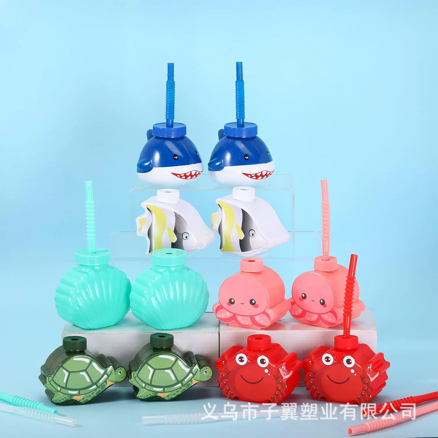 Производитель изготавливает на заказ новые пластиковые стаканчики для воды в форме морских животных с трубочкой, популярные стаканчики для сока, молока и чая.