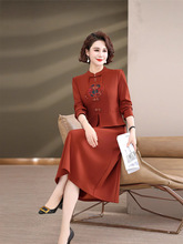 新中式妈妈礼服2025新款婆婆婚宴连衣裙中老年女装大衣国风裙子