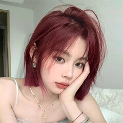 一刀打ちのかつらのショートヘアの女性ネットの赤いLolitaの斉の前髪の波の頭の短いまっすぐな髪の自然な全体のカバー式