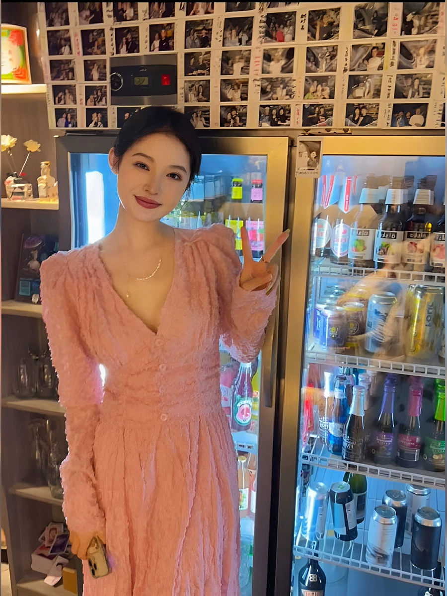 Осень 0728 Маленький ароматный стиль плиссированный дизайн юбка для перерыва на чай Нежный Стиль Розовое базовое пальто платье для женщин