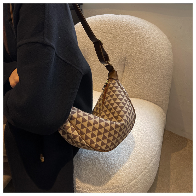 New Casual Shoulder Bag Autumn And Winter Texture Messenger Bag Houndstooth Underarm Bag display picture 2
