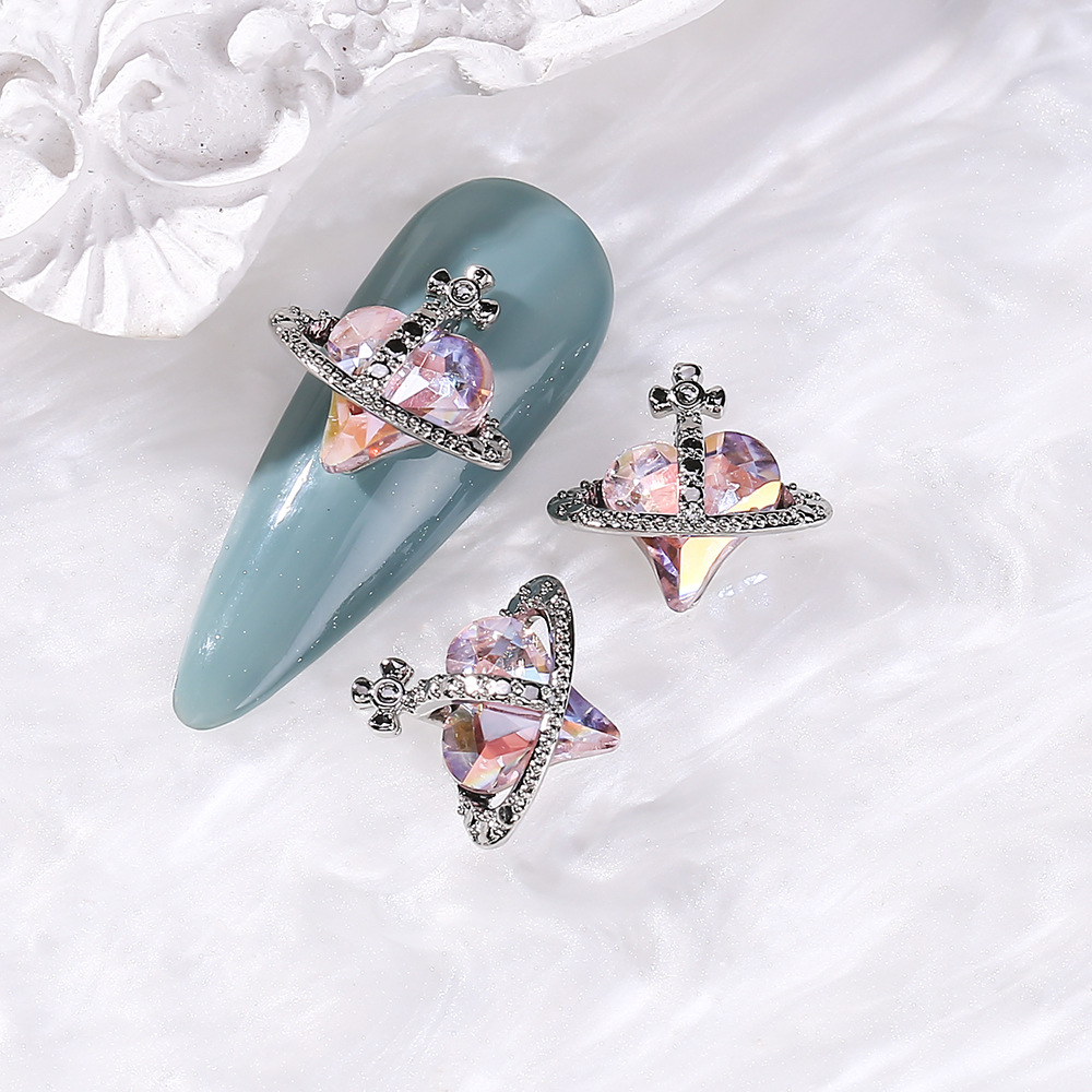 En línea celebridad reina madre uñas aleación joyería torcida melocotón corazón diamante retro estilo oscuro plata uñas accesorios de diamantes decorativos