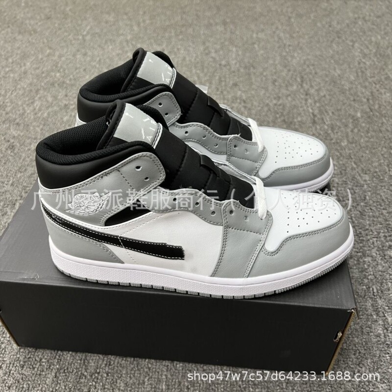 Putian pure original AJ1MID high-top basketball shoes in white and red, Little Chicago, black and white panda, and "Shattered Backboard" designs, unisex sports shoes Putian pure original AJ1MID high-top basketball shoes in white and red, Little Chicago, black and white panda, and "Shattered Backboard" designs, unisex sports shoes