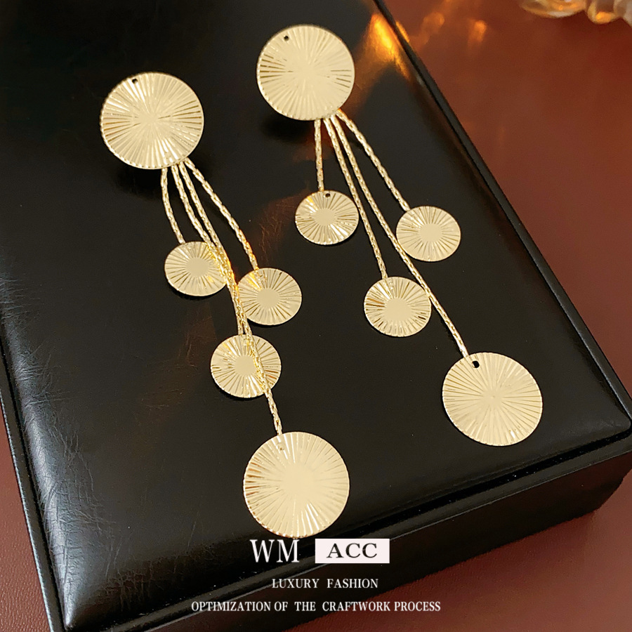 Agujas de plata transfronterizas redondas de textura aretes de bordas metalles europeos y estadounidenses pernos de aretes personales fríos exagerados aretes image 1