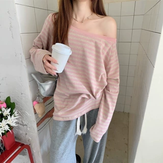 粉色斜肩条纹长袖T恤女秋季2025新款休闲宽松慵懒辣妹露肩上衣潮