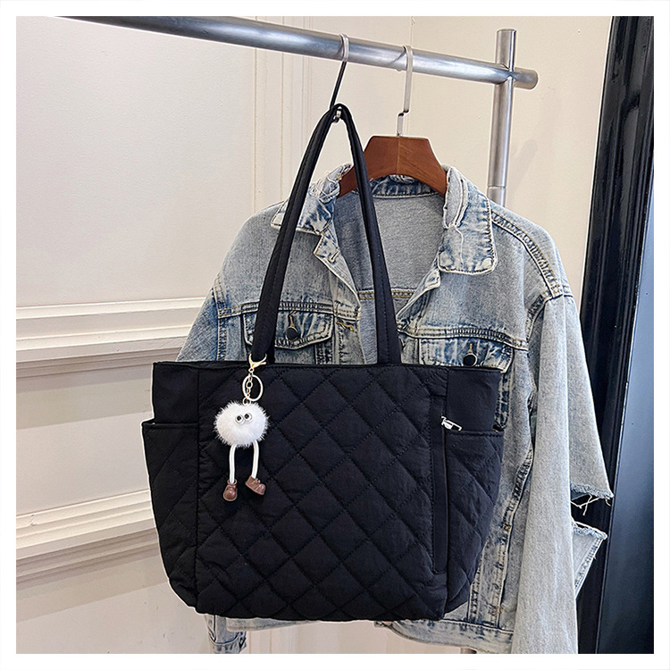 Women's Quilted Shoulder Bag Large Capacity Commuter Tote_voghion.com