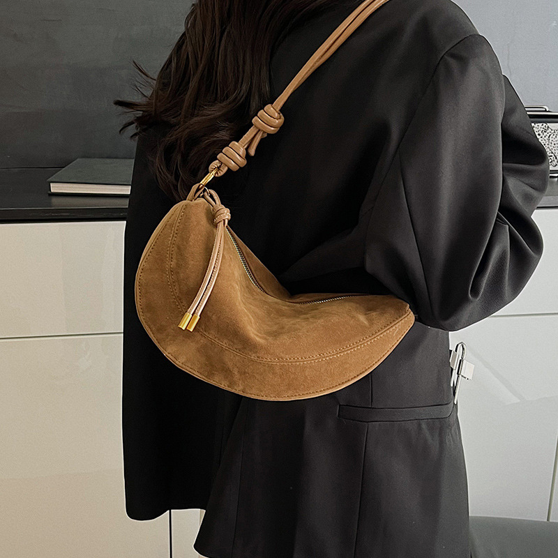 秋冬の超火の小さい大衆のスエードの皮の毛の包みの女性の2025新型の百合の斜めのショルダーバッグの肩の脇の下のギョーザの包み|undefined