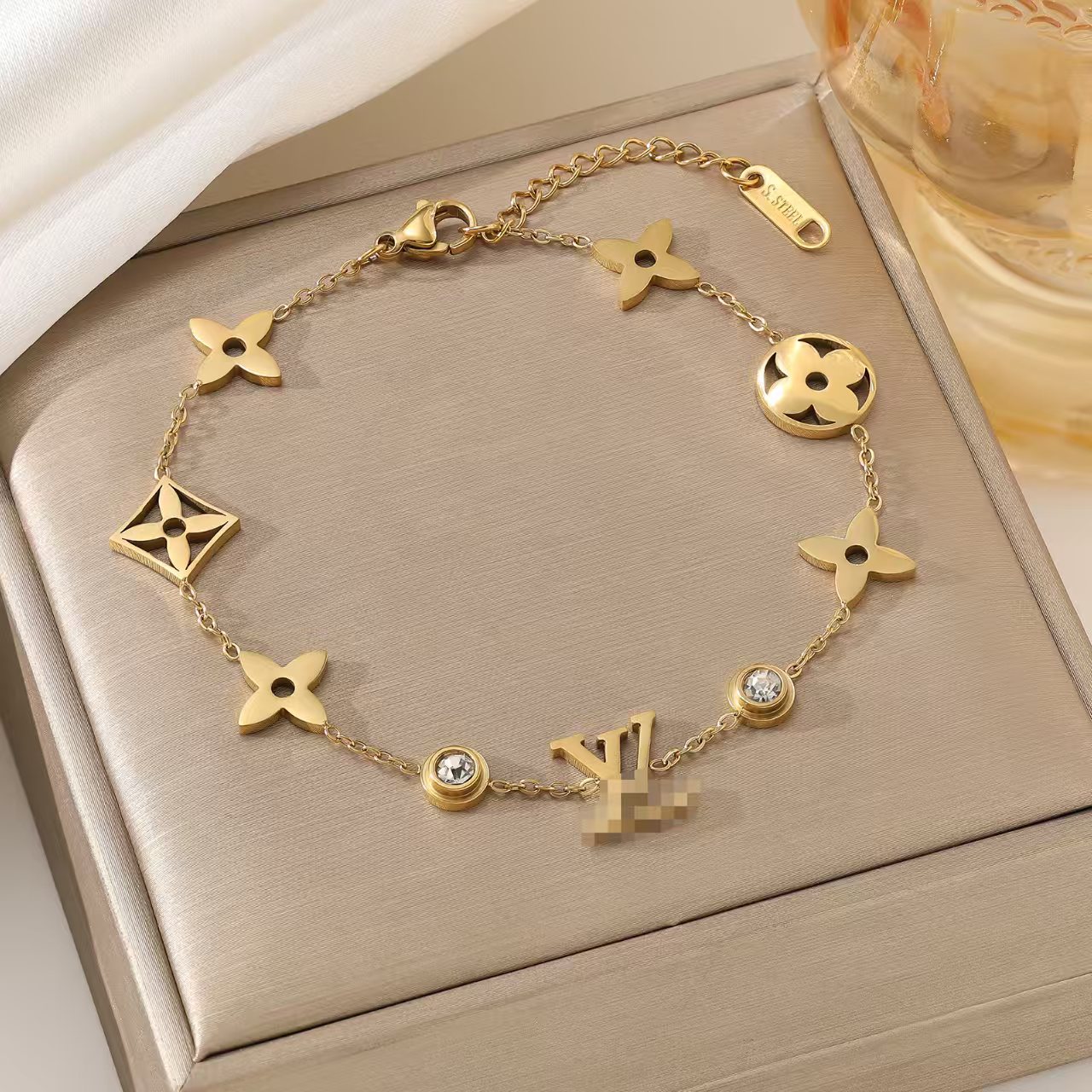 Trendy Light Luxury Niche Exquisite High-End Letter Stainless Steel Four-Leaf Flower Small Square Bracelet Wholesale for Men and Women