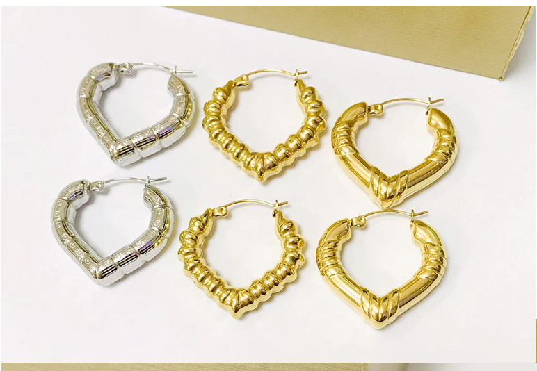 Retro Heart Shape Stainless Steel Gold Plated Earrings 1 Pair