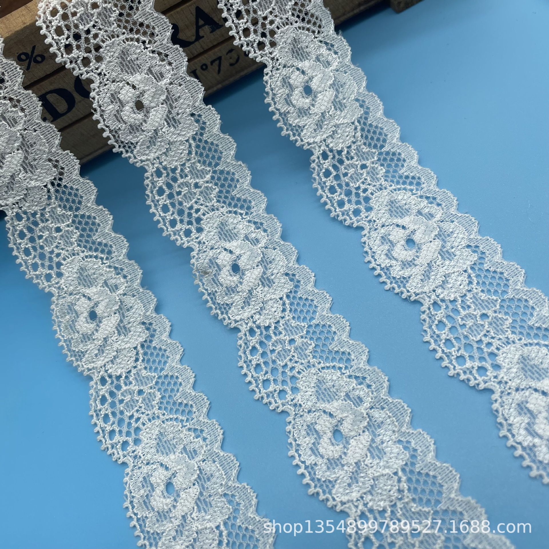 现货批发2.6cm有光弹力蕾丝花边各种新款服装大中小配套花边