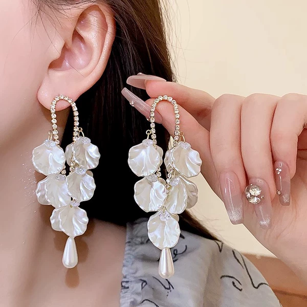 Earrings from pearl, flowered