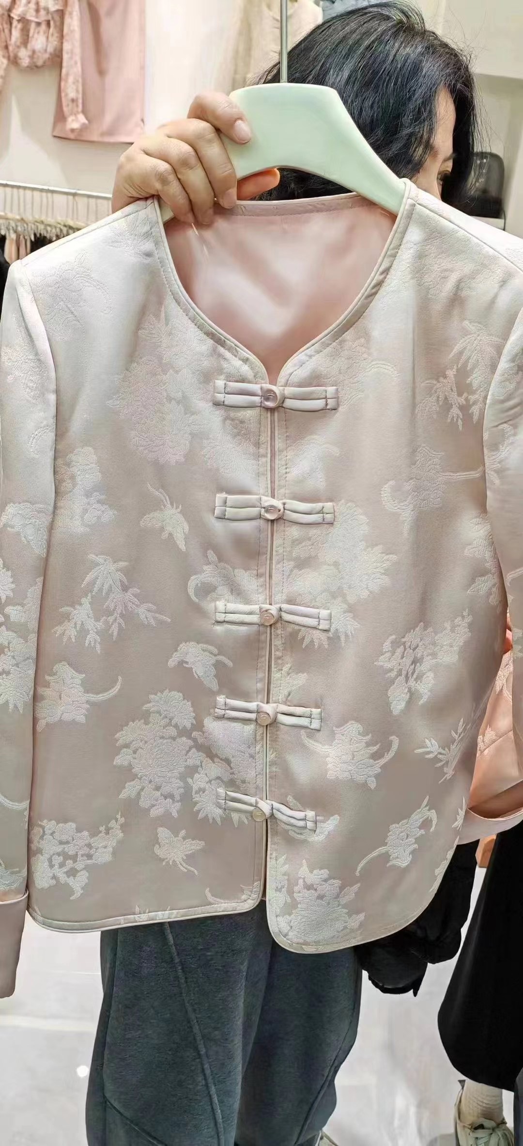 AEDA5274-3417-44A3-9E2F-8BADFF