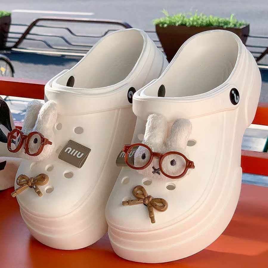 Cute Cartoon Rabbit Croc Shoes Women's Outerwear 2025 Spring and Summer Thick-Soled Versatile Beach Toe Sandals Wholesale