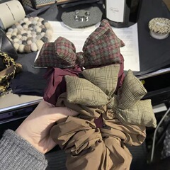 秋冬の新作アンゴラの赤い格子の蝶結びのスポンジの髪輪の髪飾り
