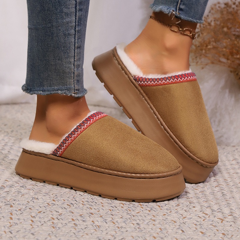 thumbnail image 1 of Zapatillas para calidez en el hogar en otoño e invierno, estilo de pareja de fondo plano antideslizante, zapatillas peludas con puntera sencilla y moderna, 1 of 5