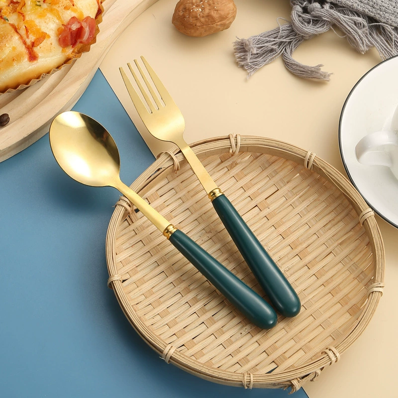 Производители источников темно-зеленая Золотая ложка Вилка дрожащий звук Чистая красная ложка из нержавеющей стали Бытовая ложка десертная ложка