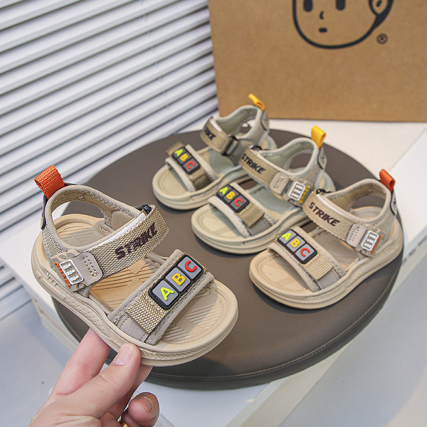 fashionable children's sandals