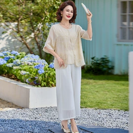 女式针织衫;女式毛呢外套;时尚休闲套装