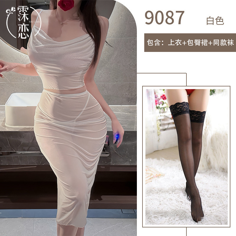 흰색 정장 + 검정색 스타킹