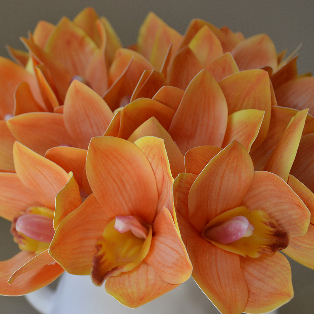cymbidiums with bunches and flowers in hand, home model room decoration, dining table and coffee table decorations, fake flowers_voghion.com