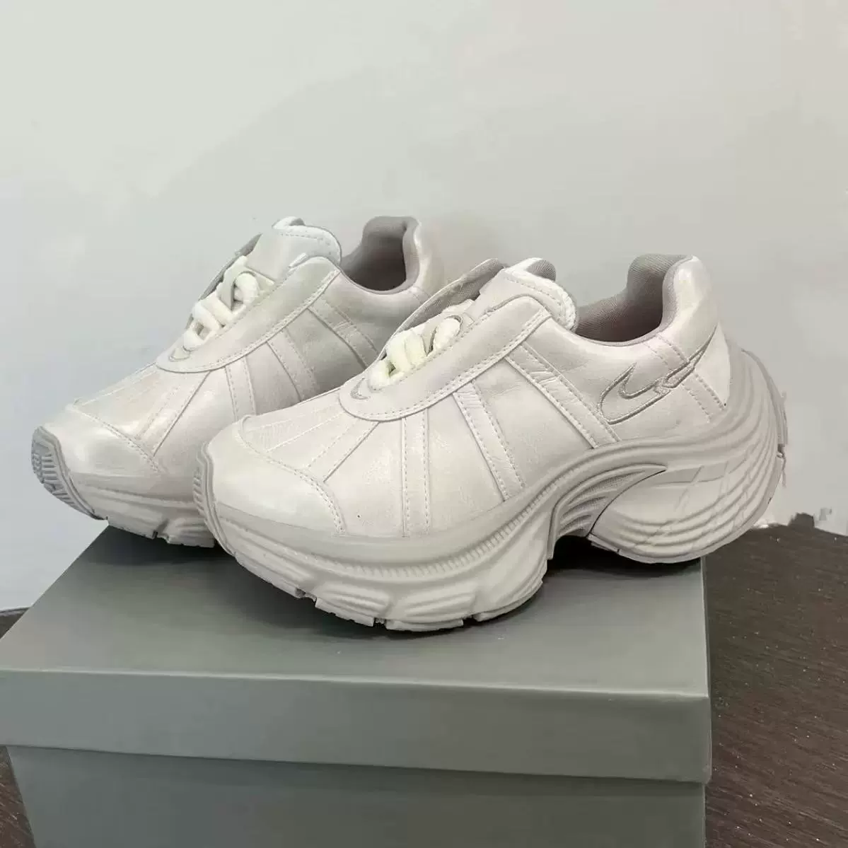 2025 весна новый стиль модная dad shoes универсальная повседневная обувь с толстой подошвой повышение роста женские кеды шнуровка цветовой список