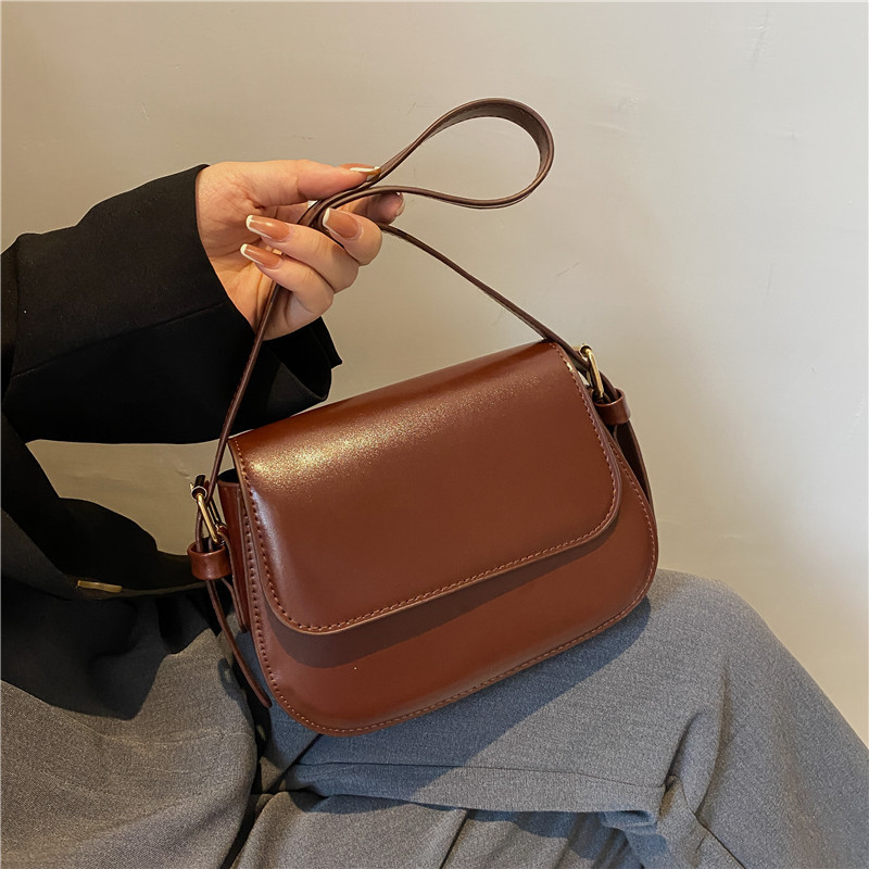 Textured small bag for women 2022 autumn and winter New fashionable retro messenger bag Korean style underarm shoulder bag solid color small square bag