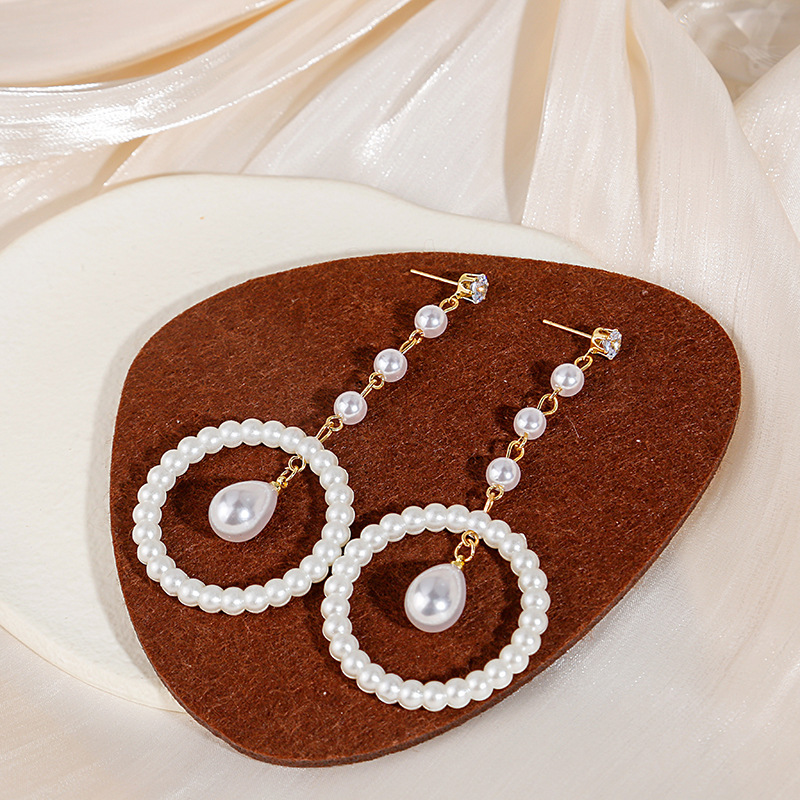 Retro Round Alloy Inlay Artificial Pearls Drop Earrings display picture 5