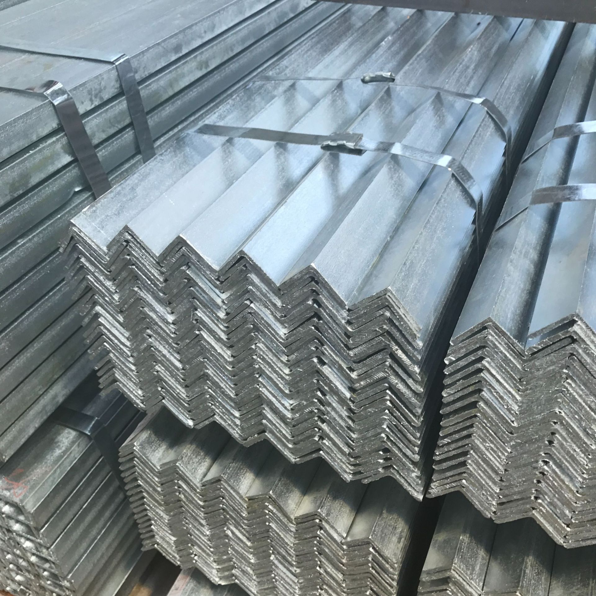 天津欧标S355ML  S355J2镀锌角钢 输电塔工业炉工程结构用蚀角钢