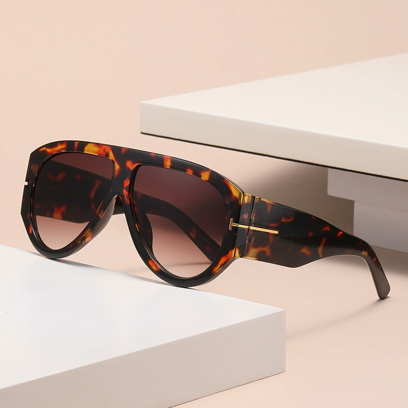 Sunglasses European style, capacious frame, solar-powered lenses