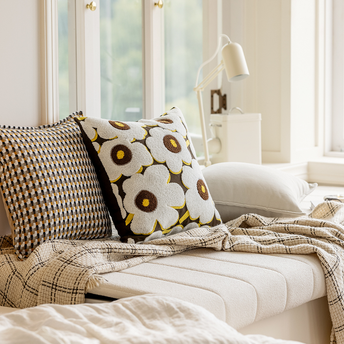 Nordic retro flower pillowcase wholesale warm coffee bedroom bedside pillow living room sofa bay window embroidered back cushion