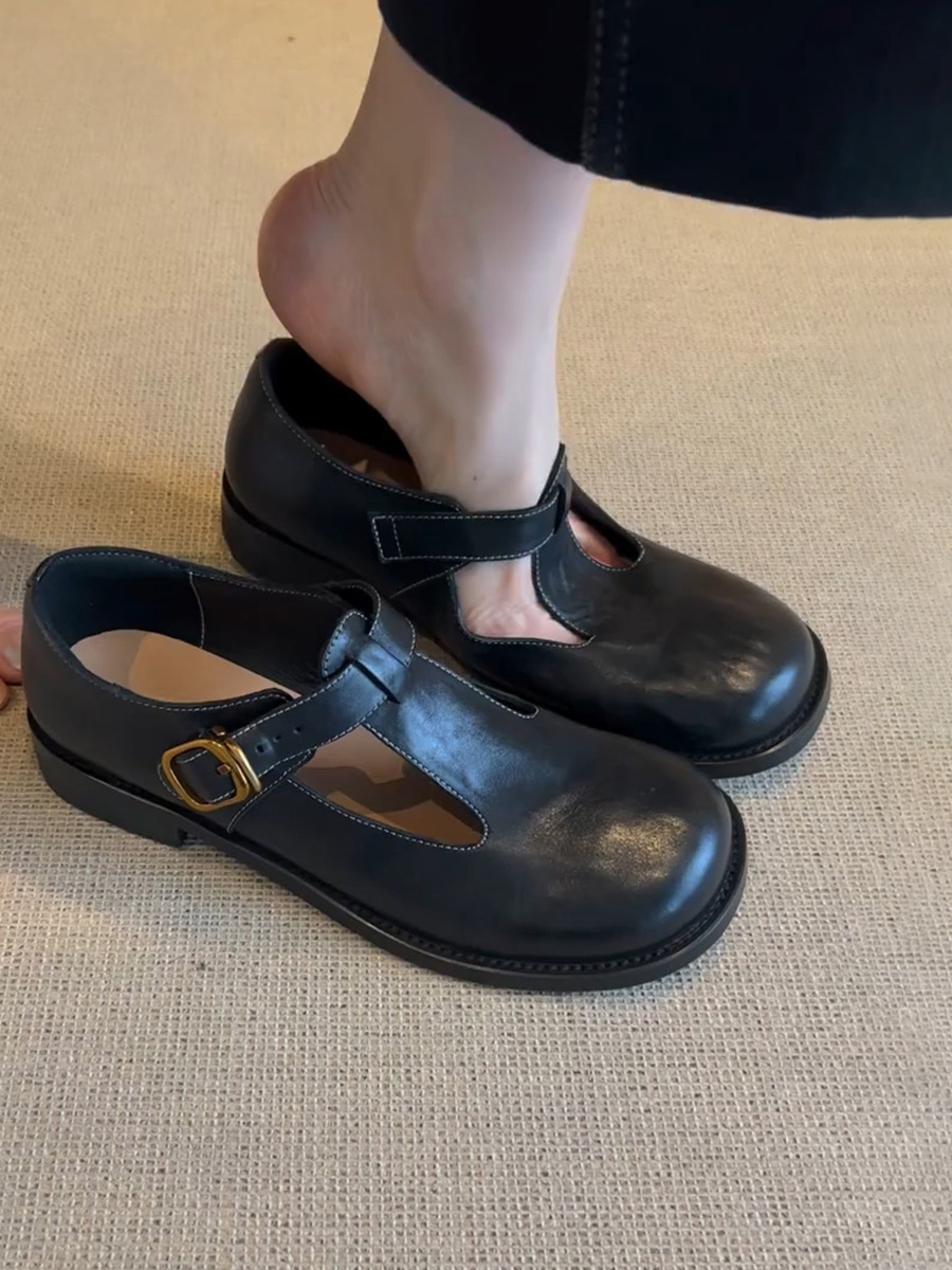 Leather retro minimalistic loafers
