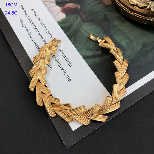 Retro palace electroplated real gold necklace medieval Western V-shaped necklace bracelet set