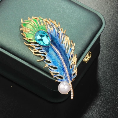 Suit High-grade Bauhinia Pearl Yaxa sancaqları - enamel-feather