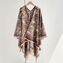 秋冬季新款动物园开叉披肩双面加厚提花保暖仿羊绒围巾斗篷开衫女