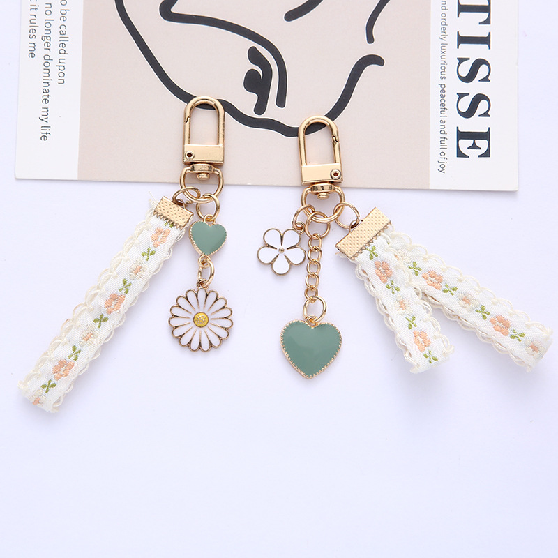 16g Weight Keychain Classification 1 Piece Quantity Sweet Flower Zinc Alloy Women's Keychain 1 Piece