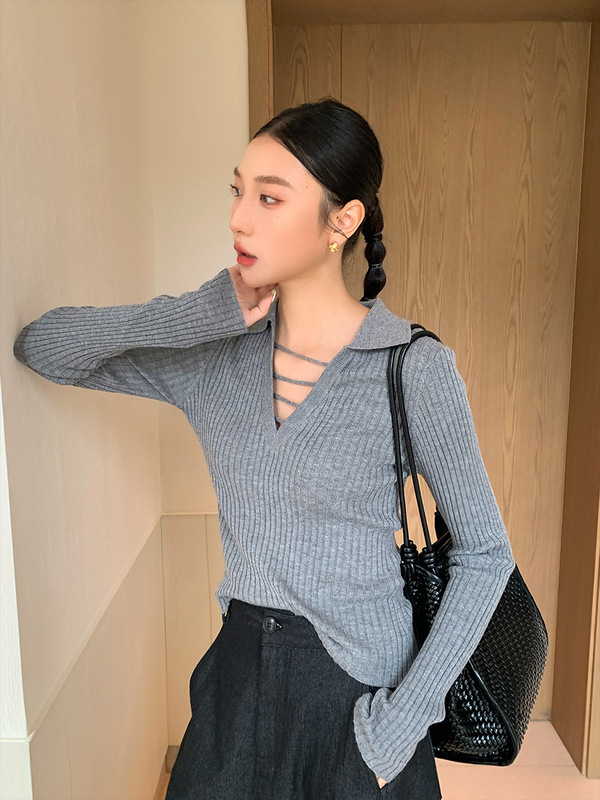 衣尔衫 小情歌 羊毛设计感V字翻领针织衫女正肩秋季纯色坑纹0562|undefined