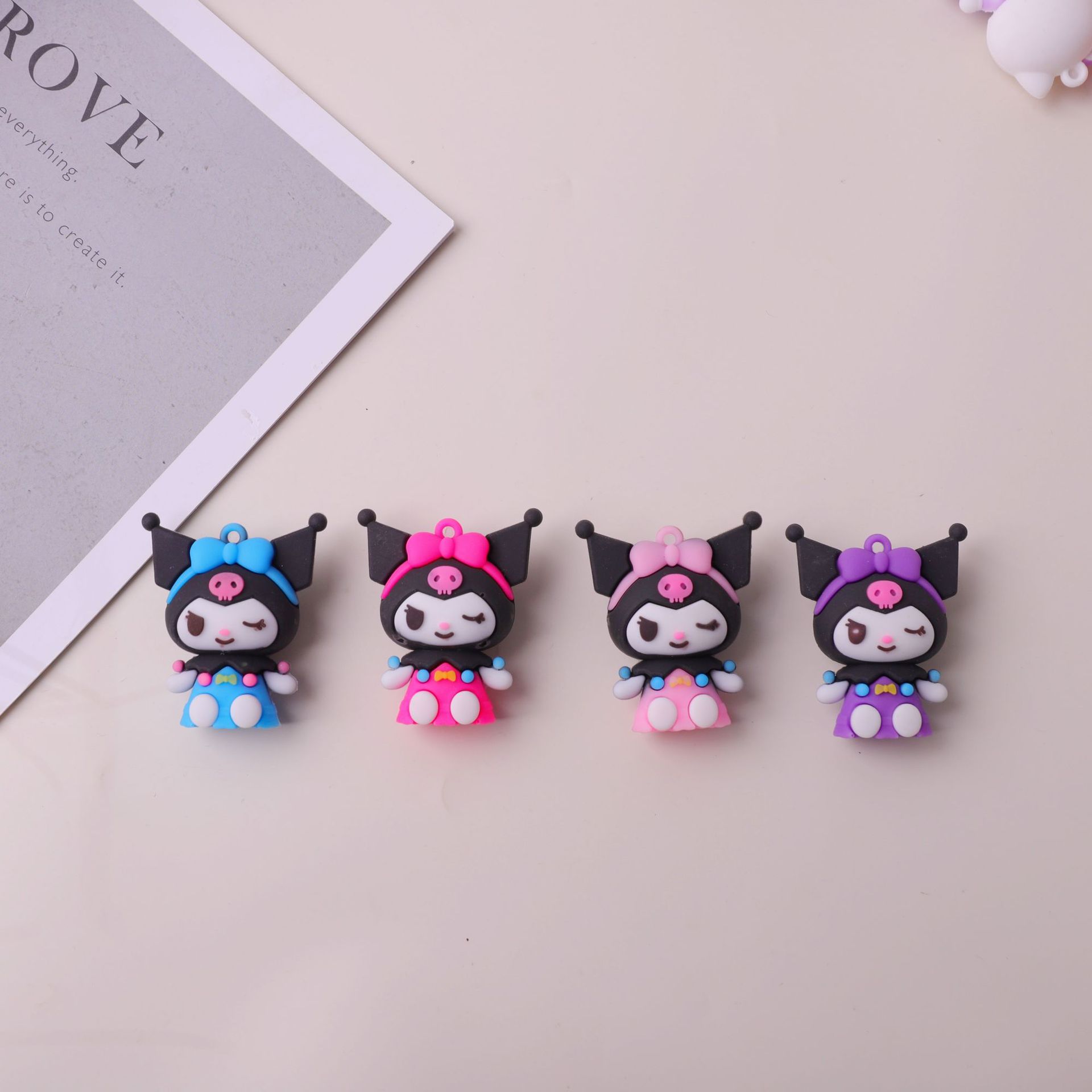 Unicornio de dibujos animados muñeca llavero colgante en línea de popularidad accesorios para jugar adorables muñecas de goma suave empujar regalos al por mayor