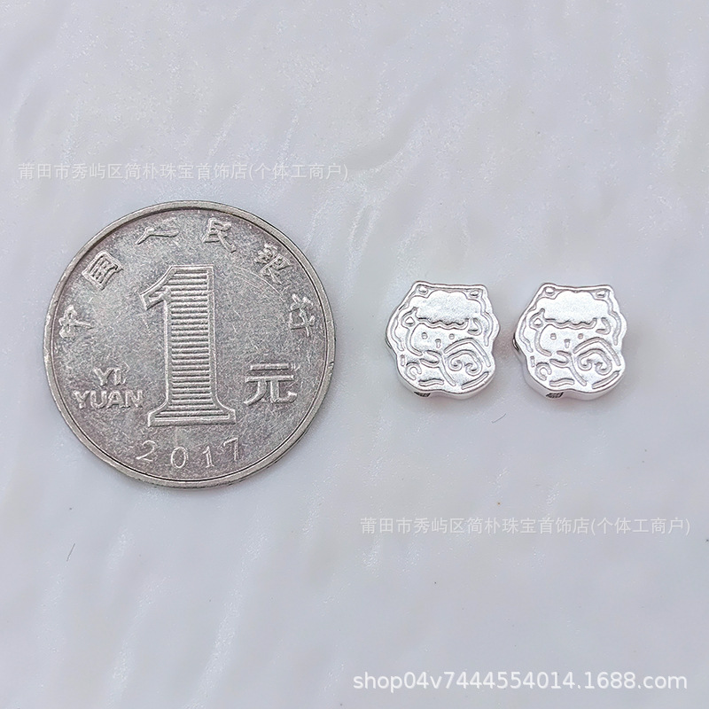 999 pure silver cartoon-style simple drawing of a little sheep, used as a charm bead or spacer bead for handmade DIY braided bracelets, pure silver sheep zodiac accessory