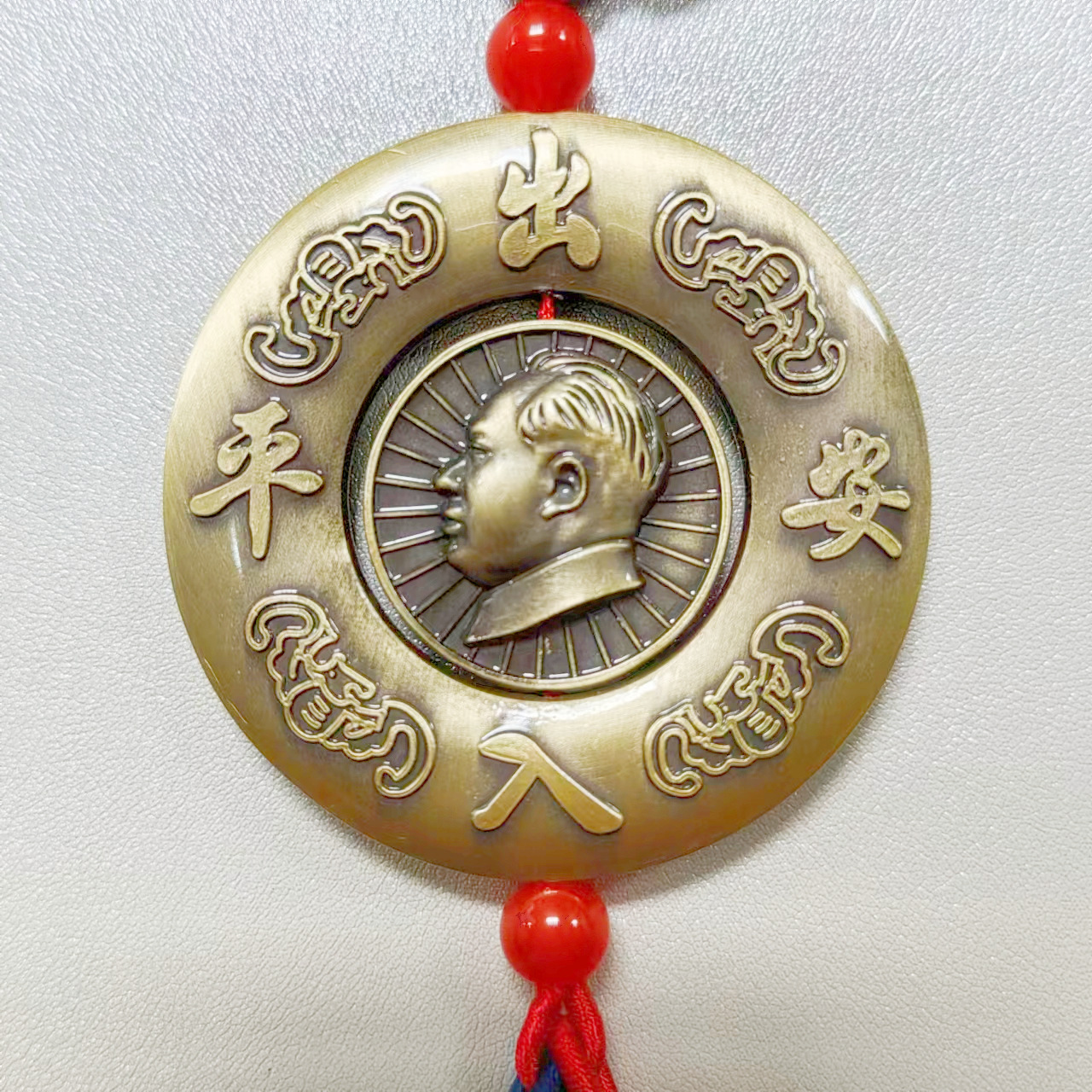 Manufacturer Wholesale Imitation Bronze Chairman Mao Alloy Pendant Creative Rotating Car Hanging Ornament with Gold-Plated and Painted Craftsmanship Decoration