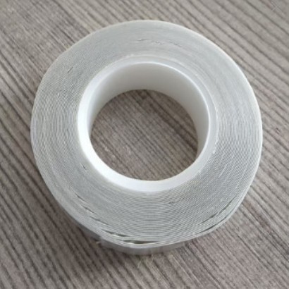 Carcasa de plástico + papel de color + cinta adhesiva (con huecos)