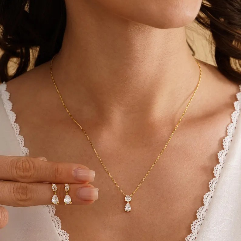 Pendant with zircon drop-shaped