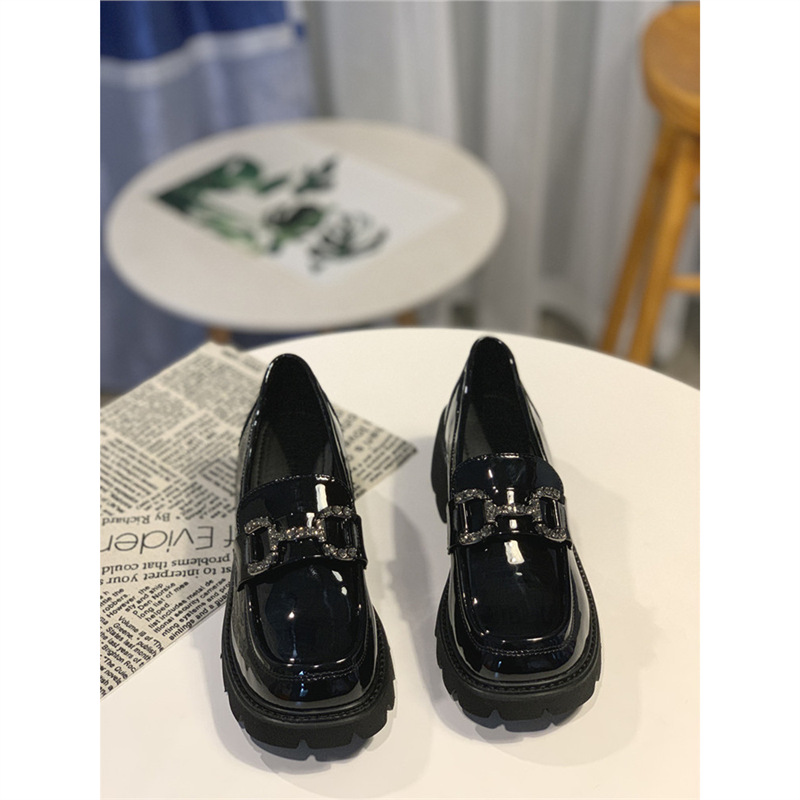 香港漆皮厚底真皮乐福鞋女2025春秋新款百搭松糕单鞋英伦风小皮鞋