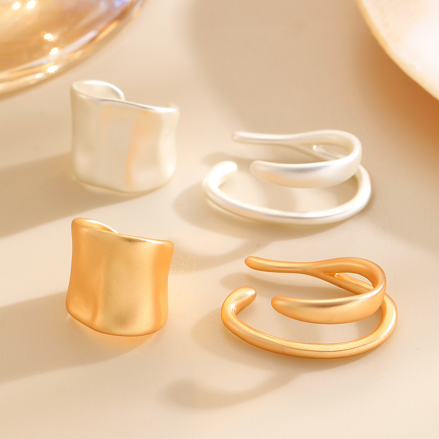 Cinco elementos de clip de hueso de oreja personalidad nicho retrógrado ligero lujo temperamento de diseño simple pendientes de cobre geometría femenina