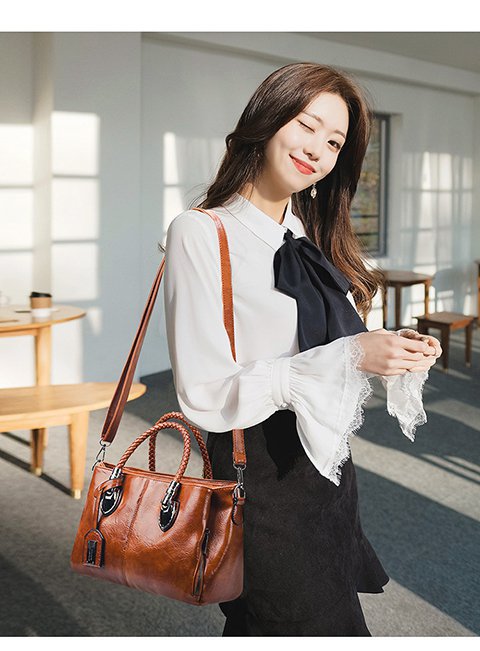 European and American retro women's bag trend, new cross-border hand-held shoulder crossbody bag made of oil wax leather for export, one piece, global consignment undefined