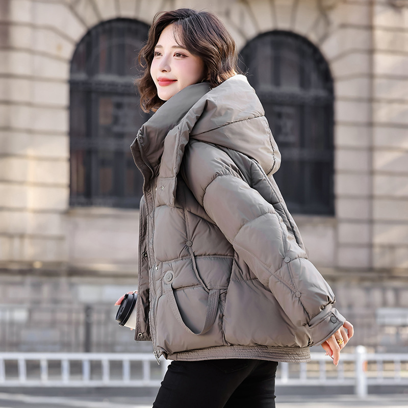 Algodón de mujer coreana encapuchada corta 2025 invierno nuevo hombre pequeño suelto grueso abrigo cálido temperamento de algodón image 4