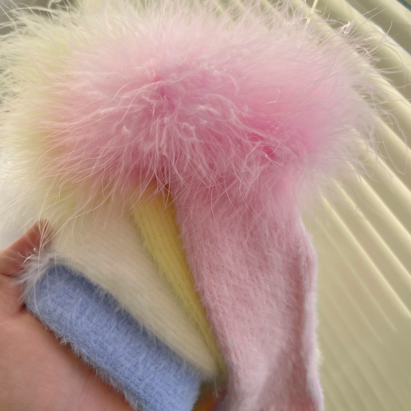 Invierno nuevo ins celebridad en línea Navidad color caramelo peludo encaje media pantorrilla calcetines calientes pluma casa piso calcetines moda