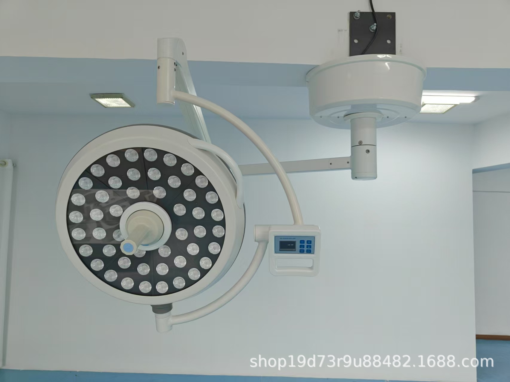 Lámpara quirúrgica LED sin sombra lámpara quirúrgica vertical de cinco agujeros brillo de la lámpara de examen quirúrgico ajustable para mascotas dentales orales