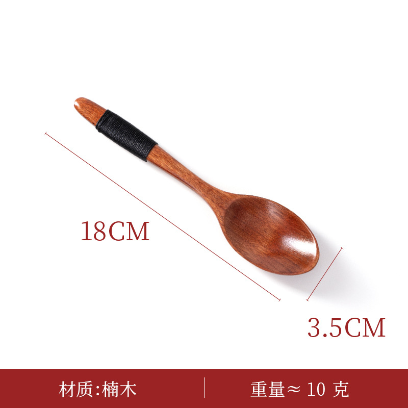 18개의 뾰족한 끝과 뾰족한 꼬리 검은 선